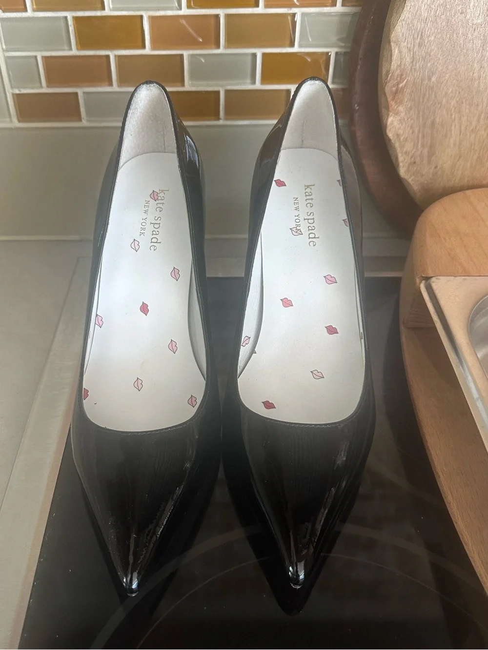 Limited Edition kate spade Black Patent Pointed Toe Pumps Lip-Print Insole 7